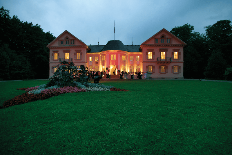 Villa Eugenia Fraontansicht beleuchtet
